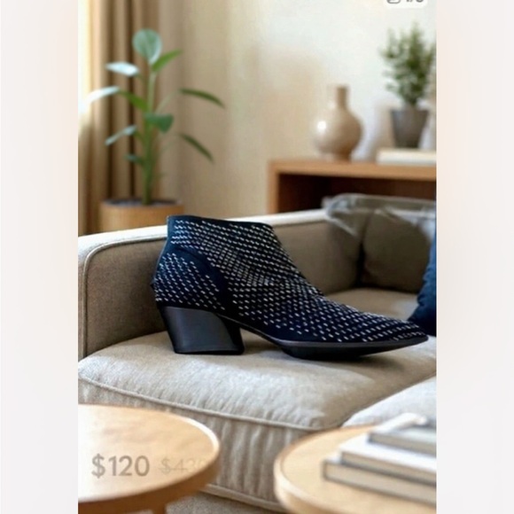 Very stylish European boots with decor size 38 - Picture 2 of 6